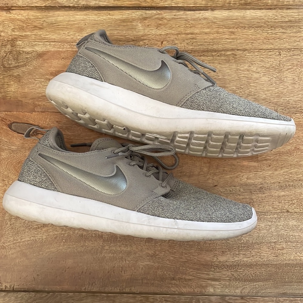 Nike Roshe gray 7